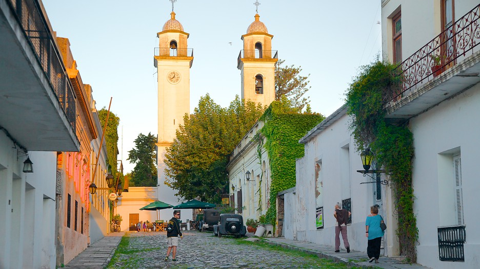 Colonia-Del-Sacramento-Plaza-De-Armas-75593.jpg