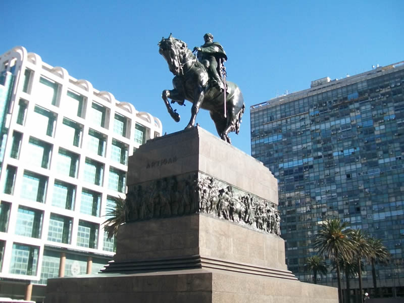 montevideo-pza-independencia.jpg
